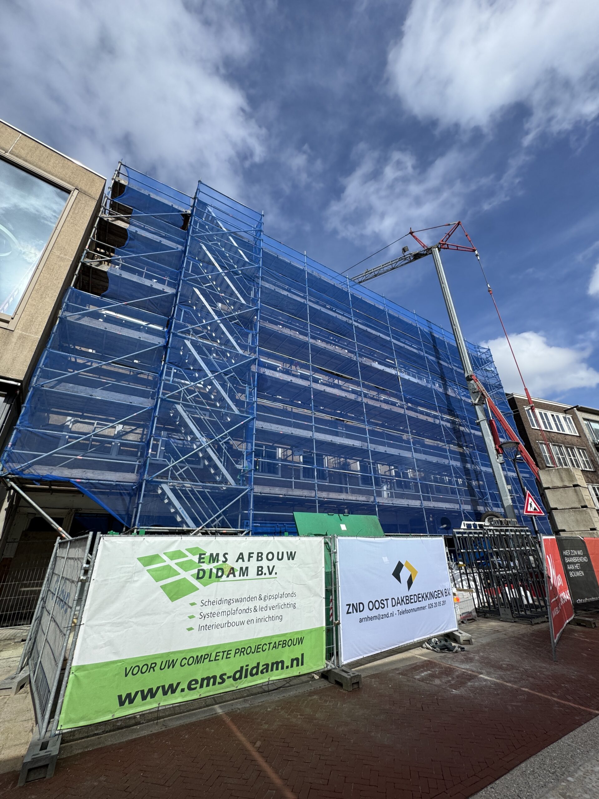 Kantoorpand/woonpand omgebouwd tot hoogwaardige appartementen aan het Gelerijdersplein, Arnhem.